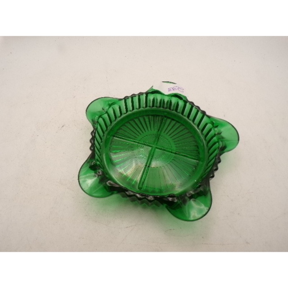 Vintage Anchor Hocking Emerald Green Press Glass Ashtray Sunburst Ribbed 4.5 "